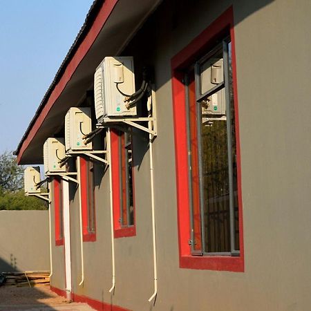 Mathlyn Guesthouse גאבורון מראה חיצוני תמונה