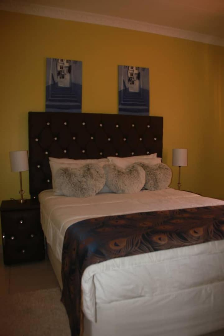 Mathlyn Guesthouse גאבורון מראה חיצוני תמונה