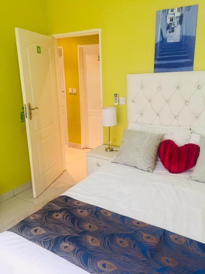 Mathlyn Guesthouse גאבורון מראה חיצוני תמונה