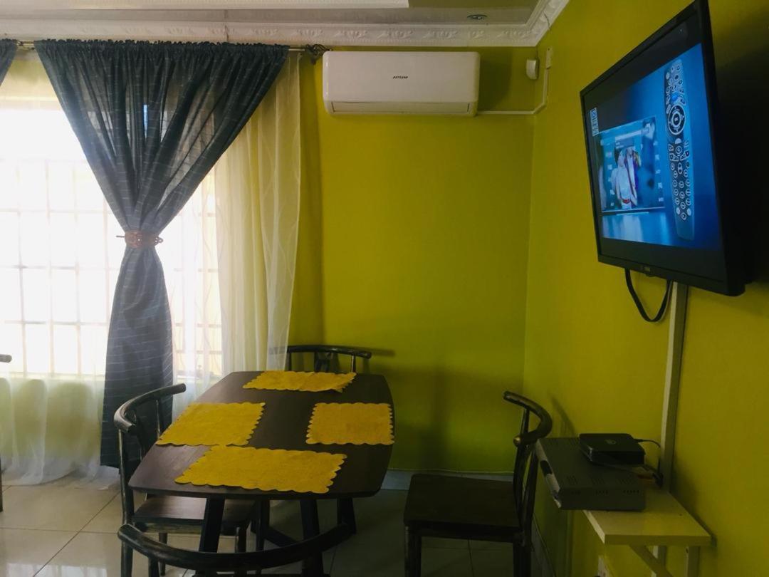 Mathlyn Guesthouse גאבורון מראה חיצוני תמונה