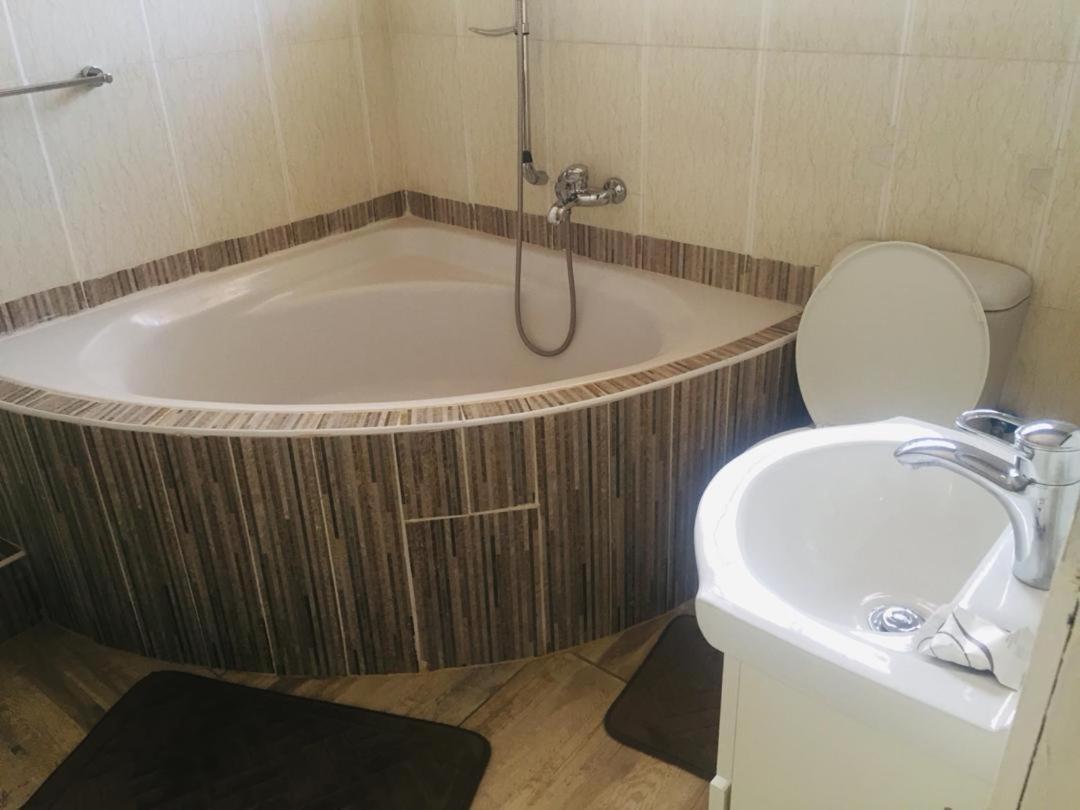 Mathlyn Guesthouse גאבורון מראה חיצוני תמונה