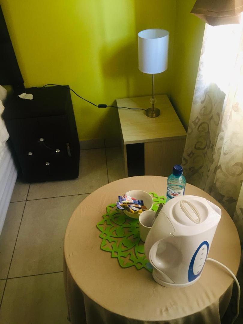Mathlyn Guesthouse גאבורון מראה חיצוני תמונה