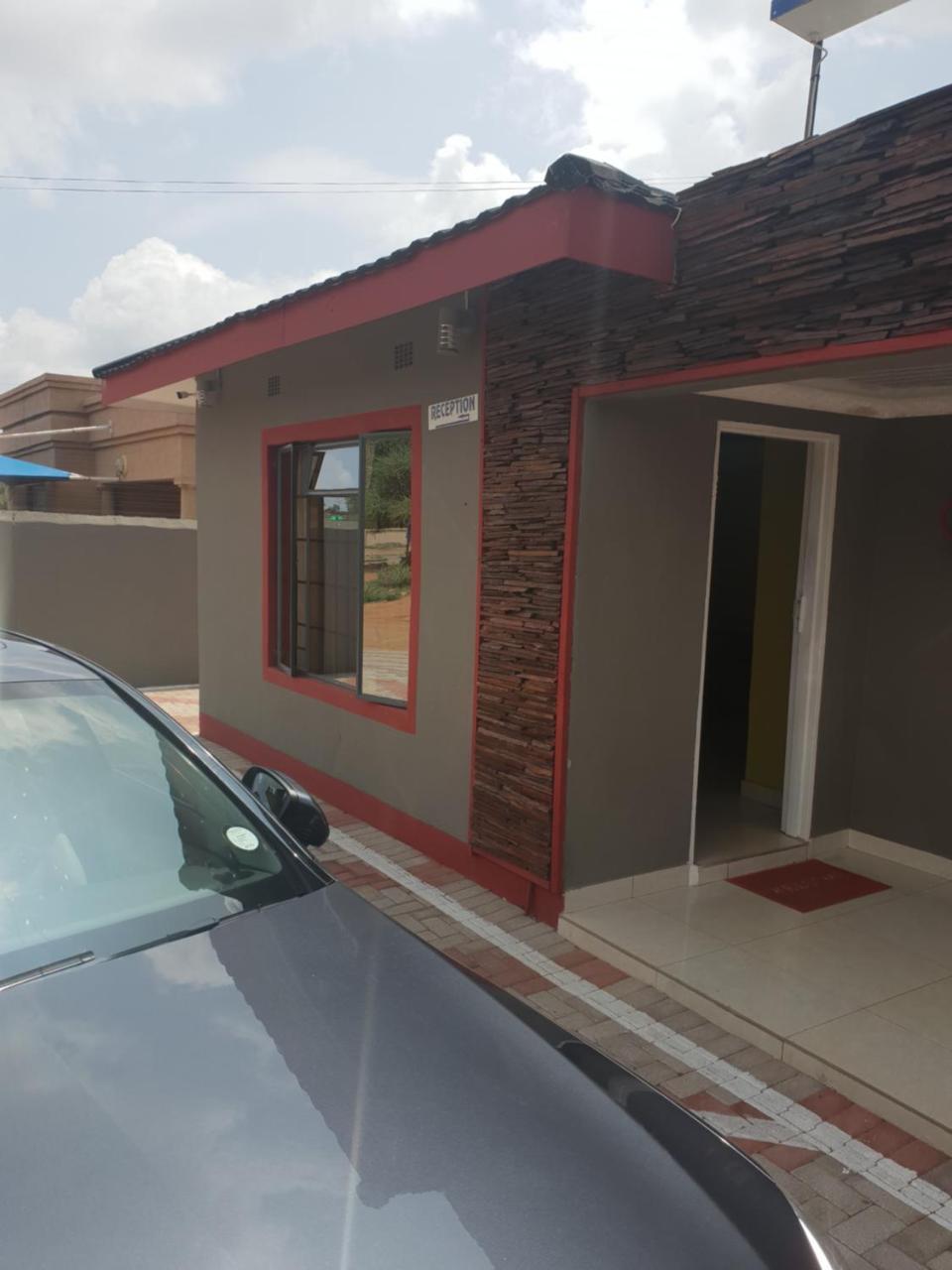 Mathlyn Guesthouse גאבורון מראה חיצוני תמונה