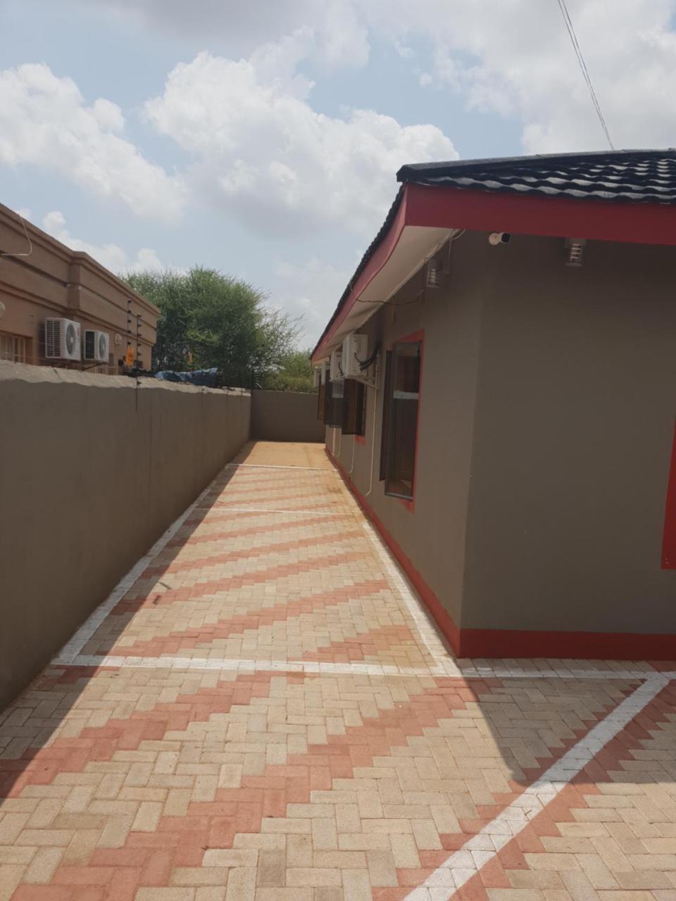 Mathlyn Guesthouse גאבורון מראה חיצוני תמונה
