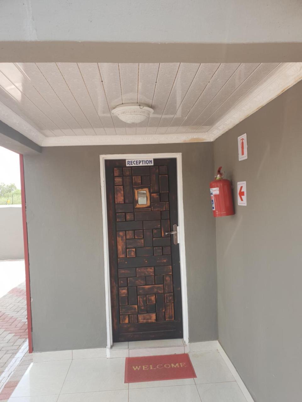 Mathlyn Guesthouse גאבורון מראה חיצוני תמונה