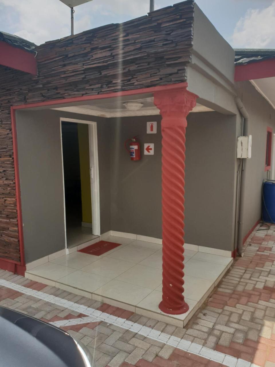 Mathlyn Guesthouse גאבורון מראה חיצוני תמונה